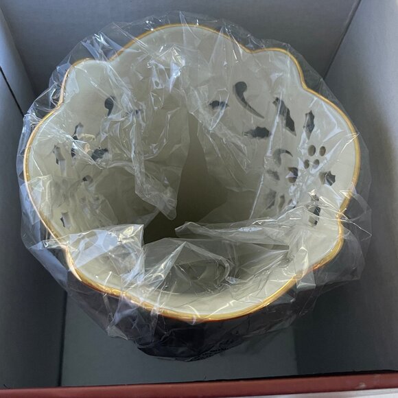 DONATING IF NOT PURCHASED BY 12.1.25 -- 9" Lenox Holiday Medium Vase - Picture 15 of 16